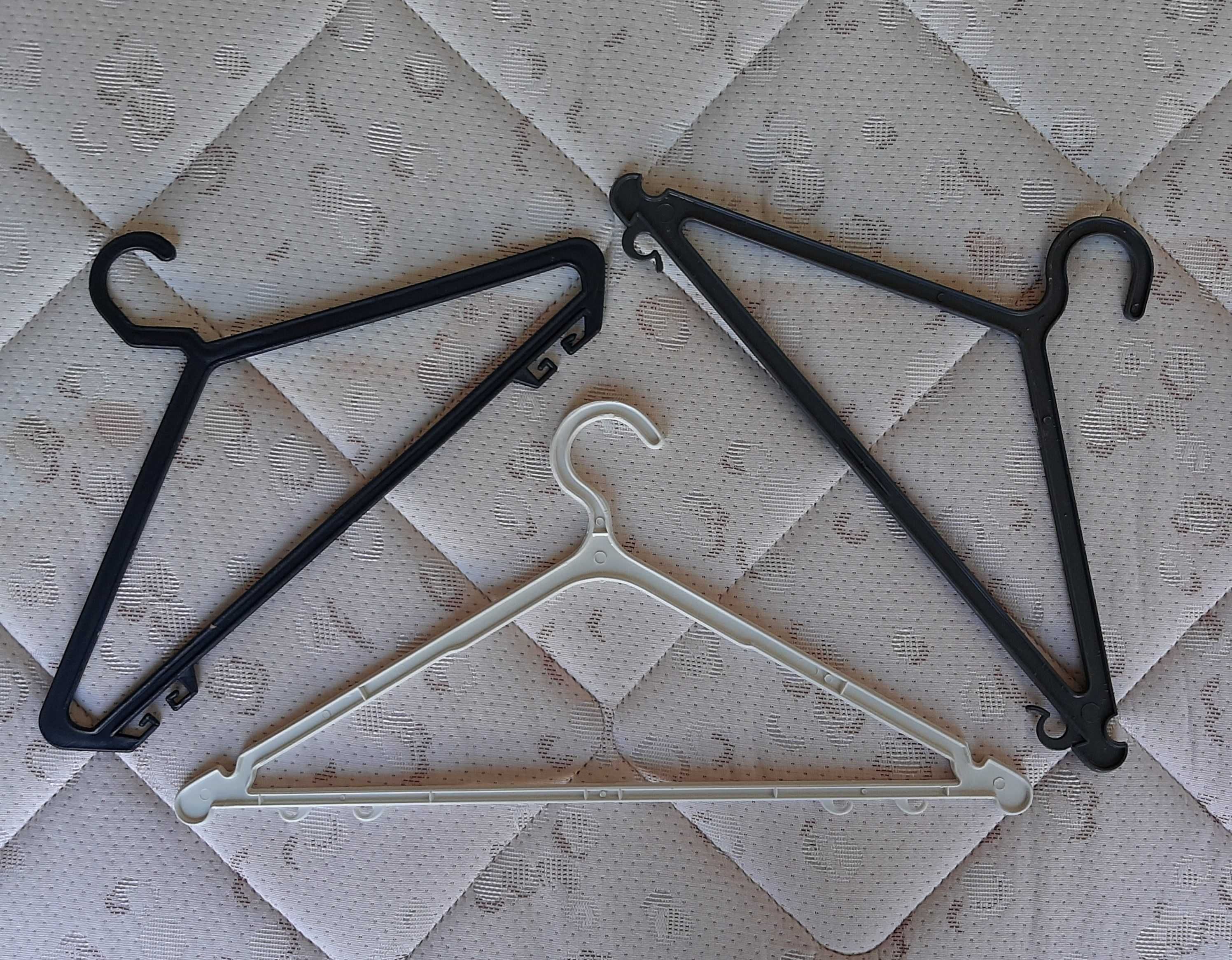 12 Cabides 4 Brancos + 8 Pretos Resistentes
