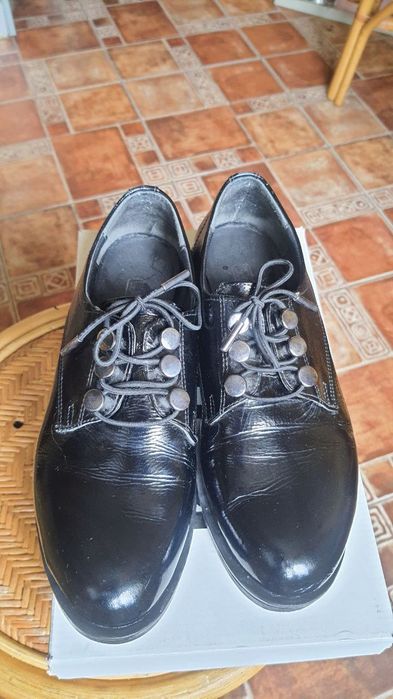 Жіночі туфлі на шнурках