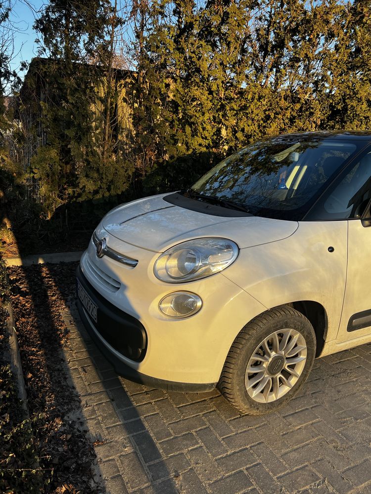 Fiat 500 L biały