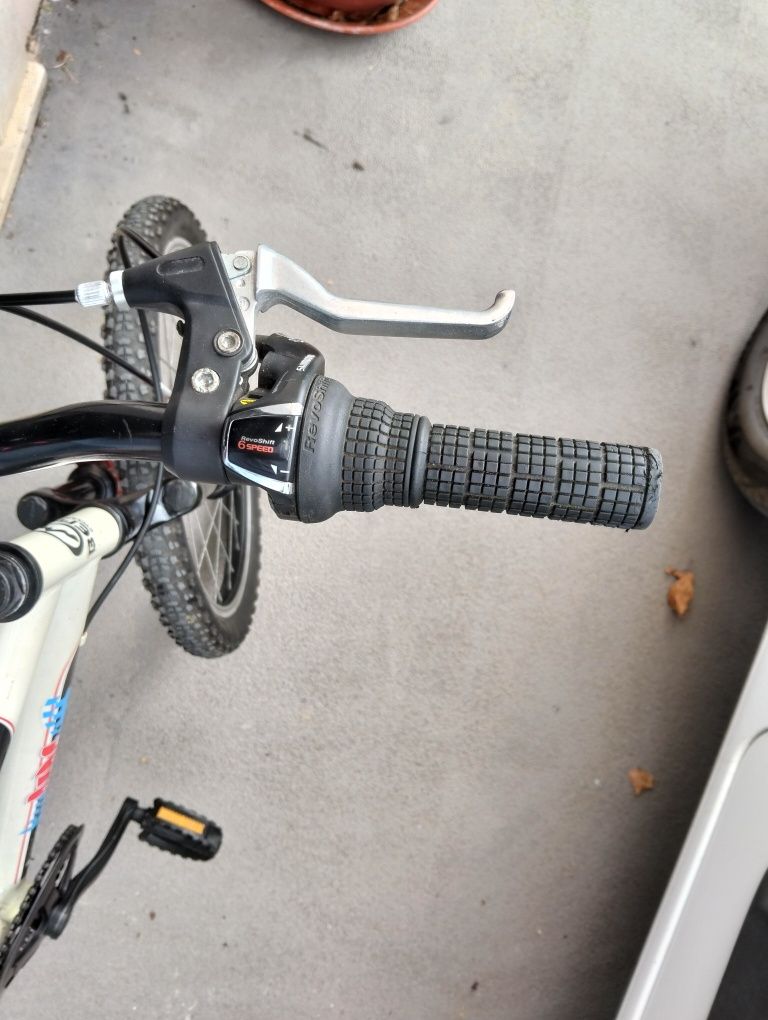Bicicleta roda 20 com suspensão
