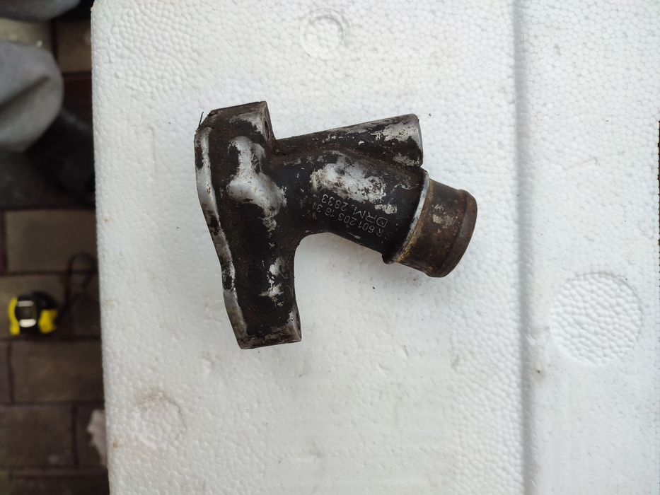 Патрубок(фланец)охлаждающей жидкости мерседес R601 2031631