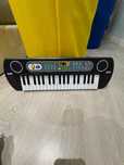 Vendo piano como novo usa uma vez