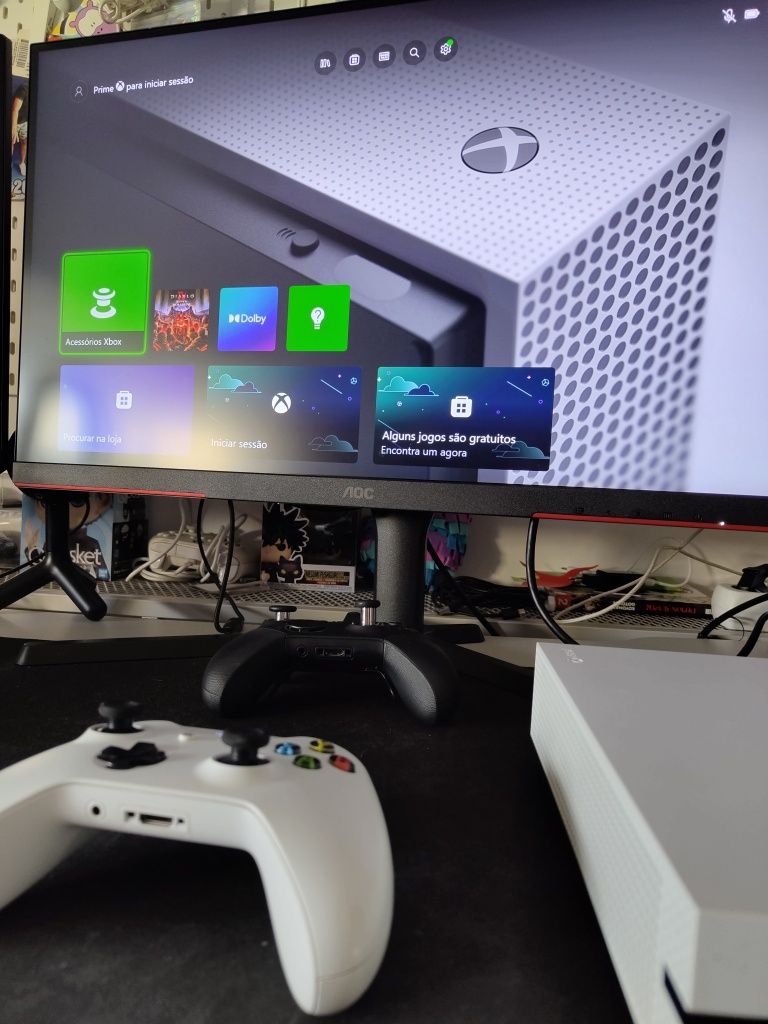 Xbox One S 1 Tb + 1 comando original