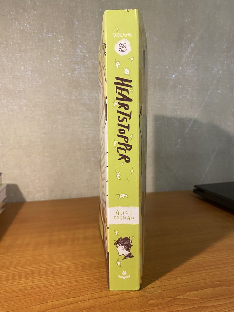 Livro 3 Heartstopper (comprado repetido, em bom estado)