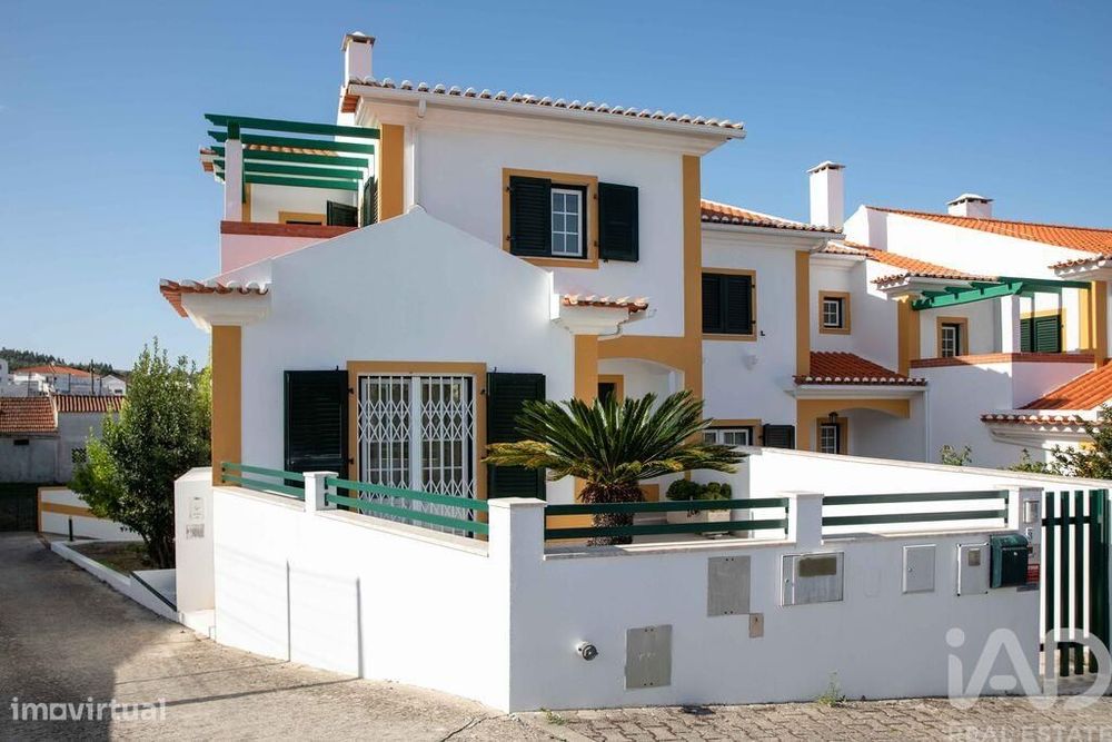 Casa / Villa T4 em Venda do Pinheiro e Santo Estêvão das Galés de 217,