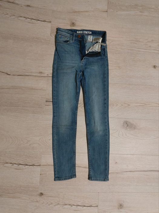 Spodnie dzinsowe roz 134