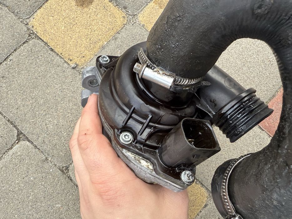 Помпа  BMW Continental 7588885-04