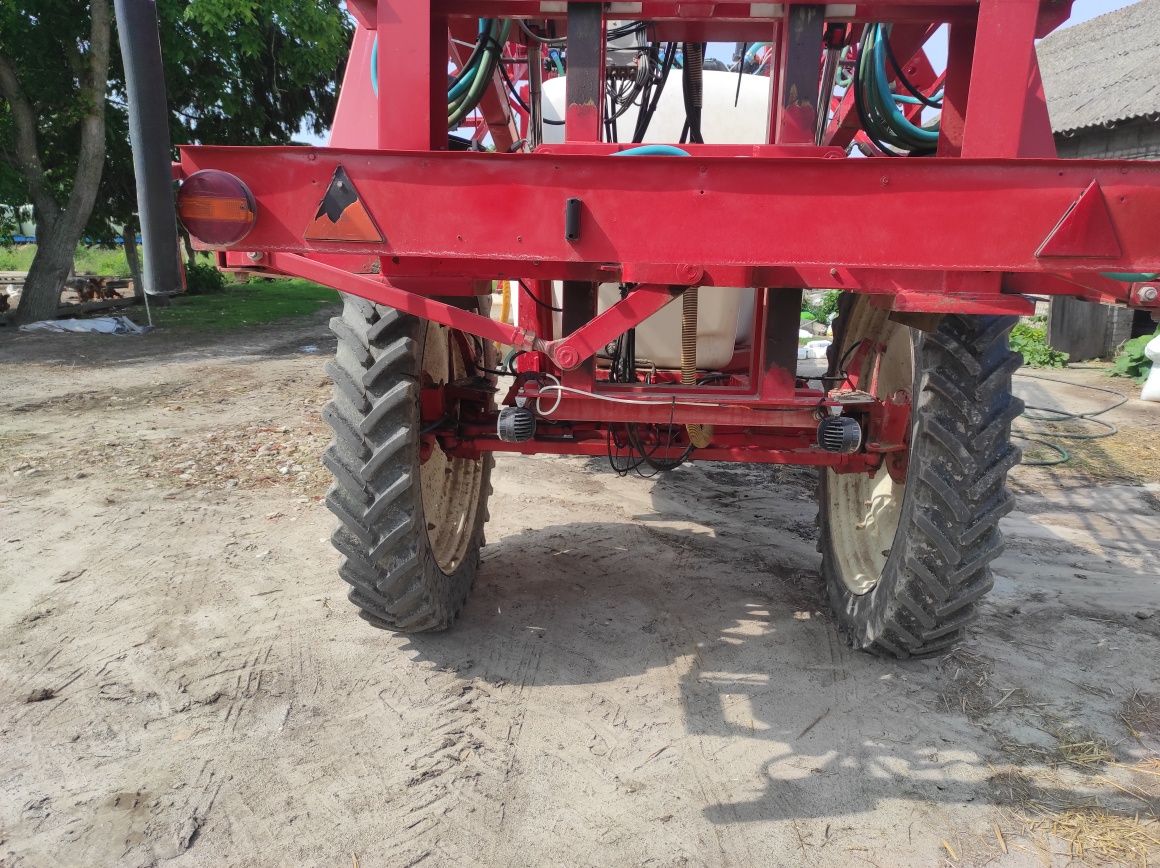 Opryskiwacz 2700 l 21/27 m 2008 r