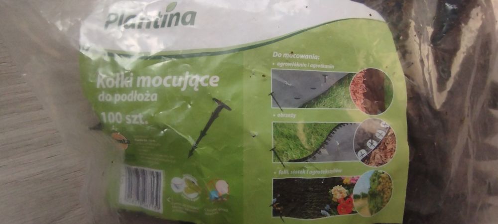 Agrowłóknina plus kołki mocujące