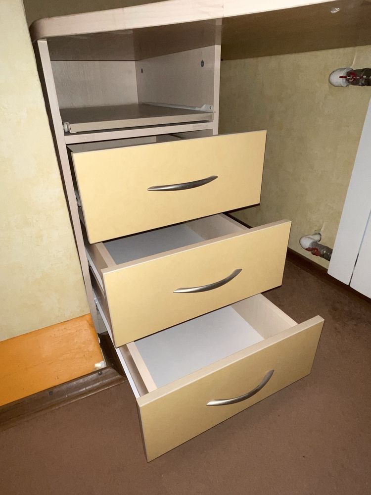 Продам дитячий набір, ліжко, шафу, стіл, тумбу