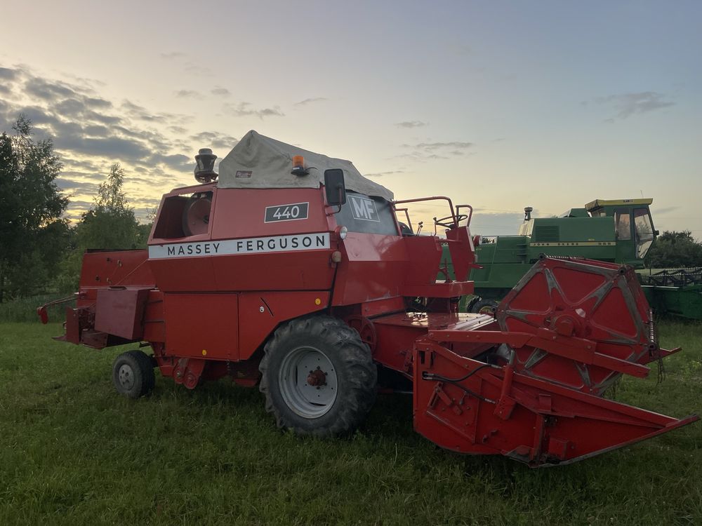 Зернозбиральний комбайн Massey Ferguson 440 3.м