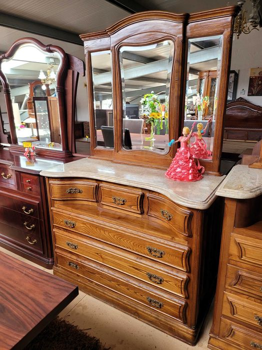 Cómoda em madeira maciça com tampo em pedra e espelho - ÓPTIMO ESTADO