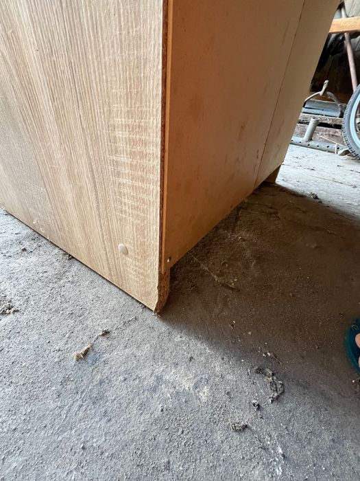 Wąska komoda z szufladami