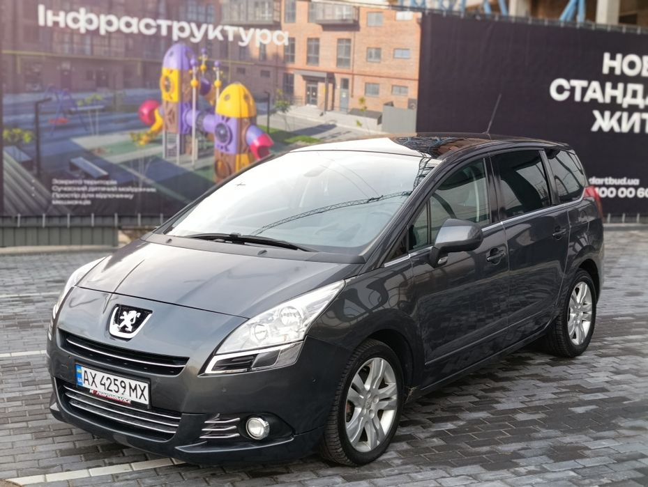У продажу Peugeot 5008