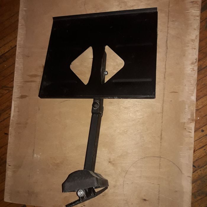 Подставка навесная под телевизор