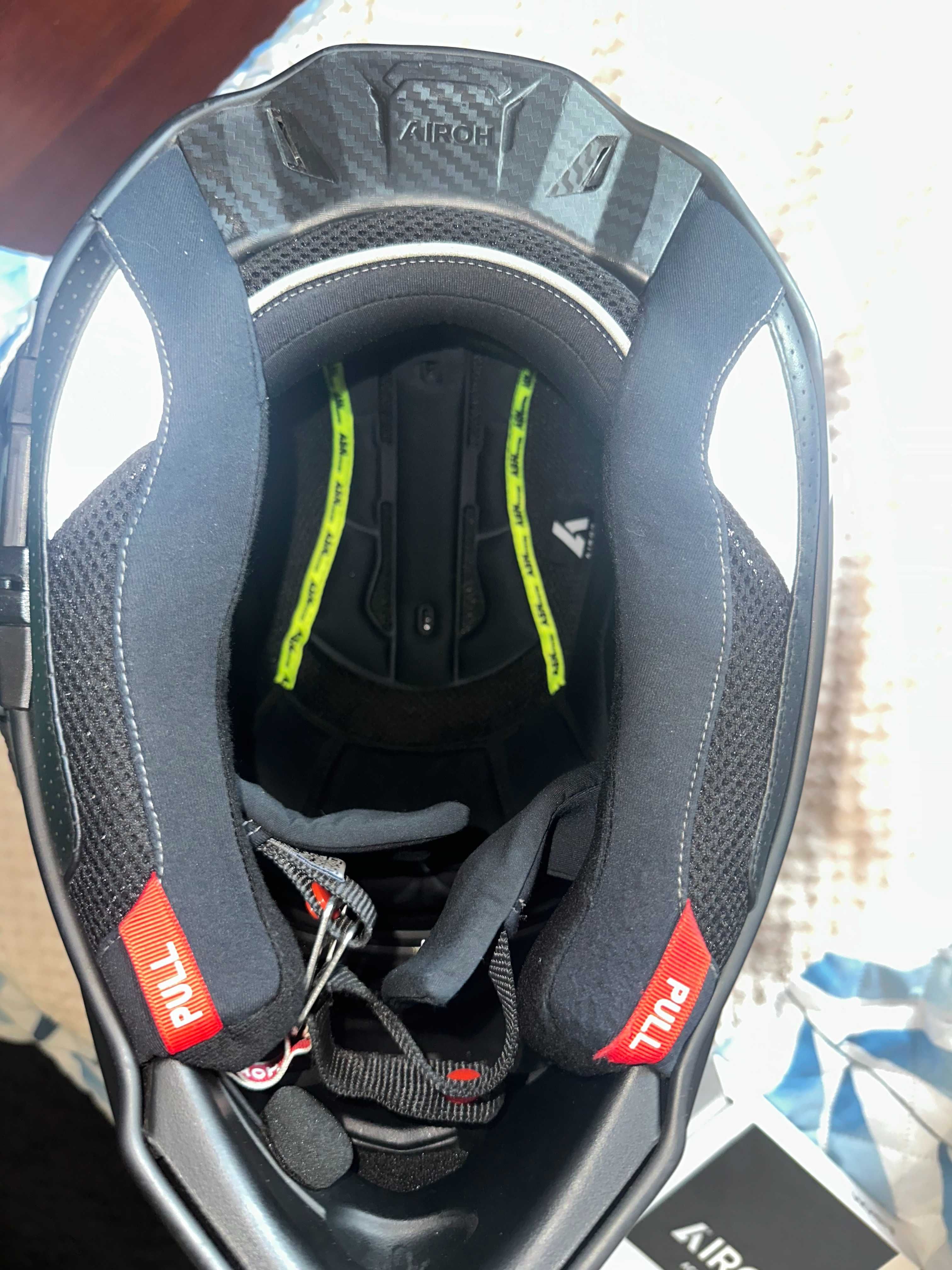 Capacete Airoh Commander 2 c/intercomunicador ASMAX S1