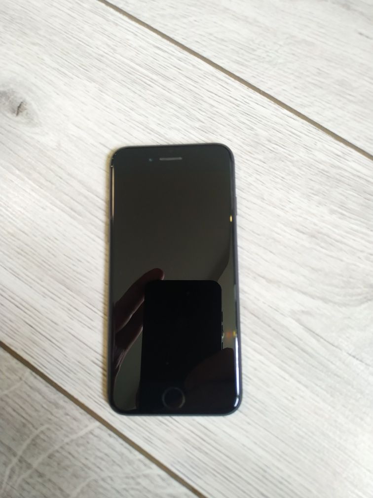iPhone 8  64gb black - чорний айфон 8