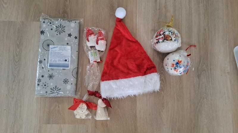 Zestaw świąteczny Boże Narodzenie ozdoby obrus bombki świeczki