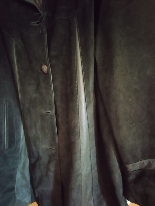 Casaco camurça e pele esverdeado