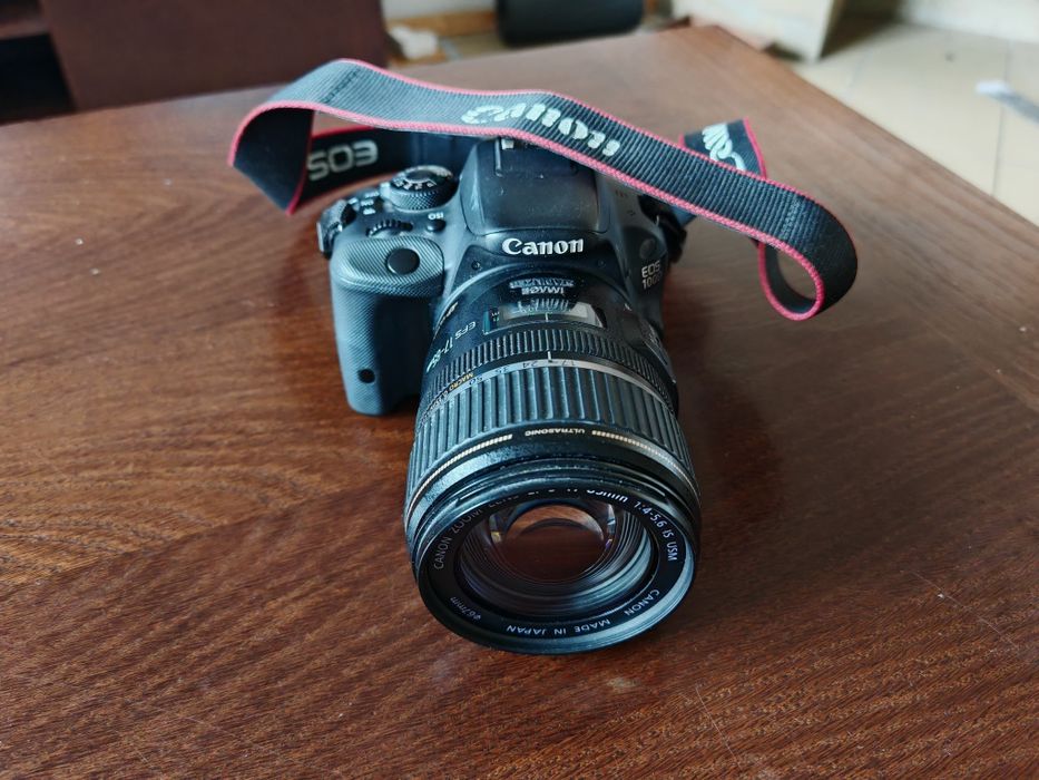 Aparat lustrzanka Canon EOS 100D z obiektywem EFS 17-85 mm