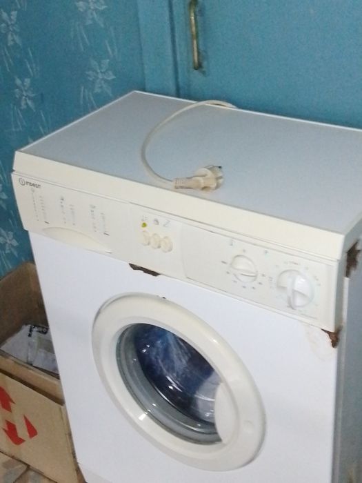 Продам стиральную машину Indesit