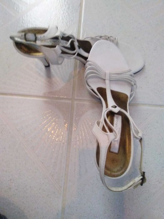 Sandálias Melissa Shoes, Sandálias brancas