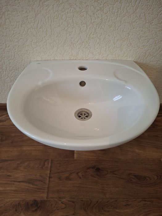 Продам умывальники для ванной и для туалета.