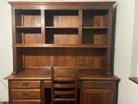 Móvel de quarto composto por secretária e estante
