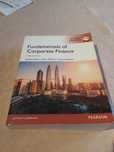 Livro "Fundamentals of Corporate Finance".