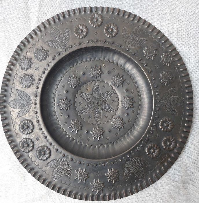 Talerz, metaloplastyka, metal, ręcznie robiony