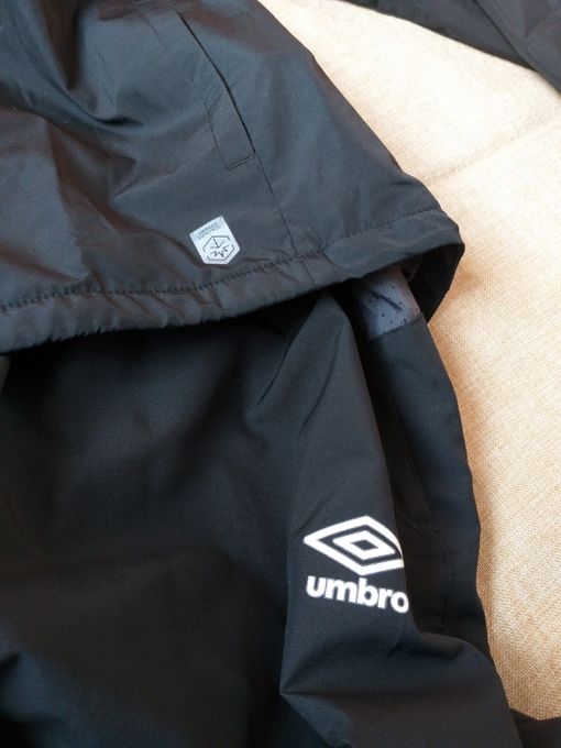 продам спортивный костюм с новейшими технологиями от бренда Umbro