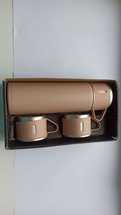 Термос із вакуумною ізоляцією з 3 чашками 500 мл