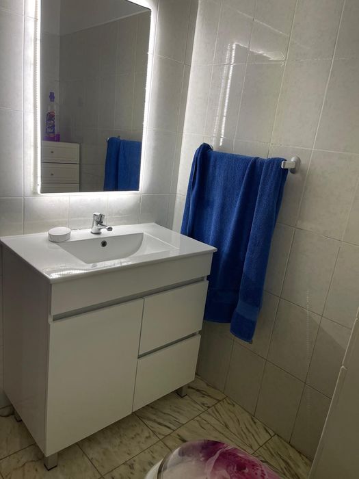 Vende-se Rés-do-Chão Independente em Moradia Geminada – Abrantes