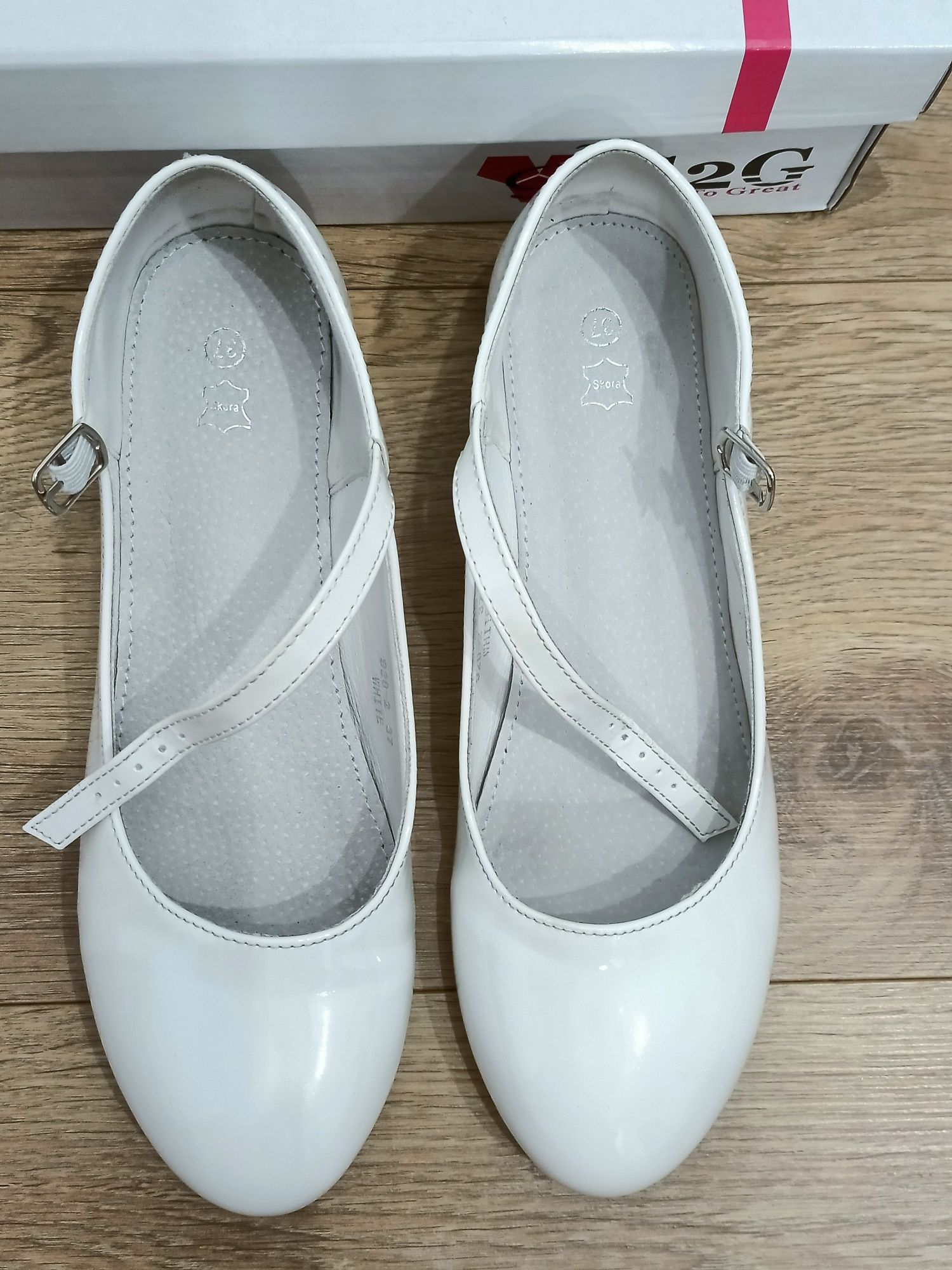 Buty komunijne, białe, rozmiar 37, wymienione fleki na gumowe,