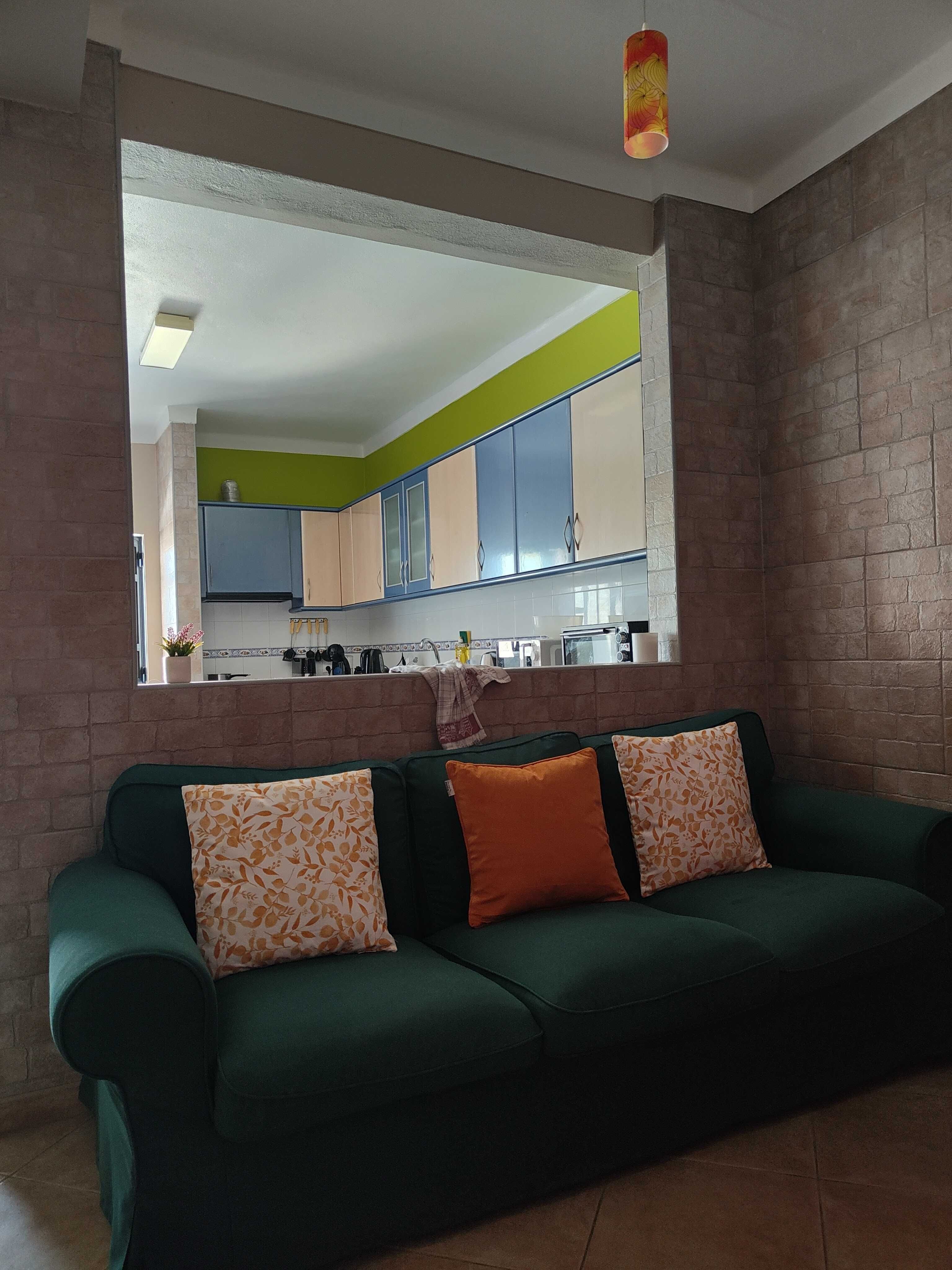 Quarto individual em Gambelas para rapariga estudante