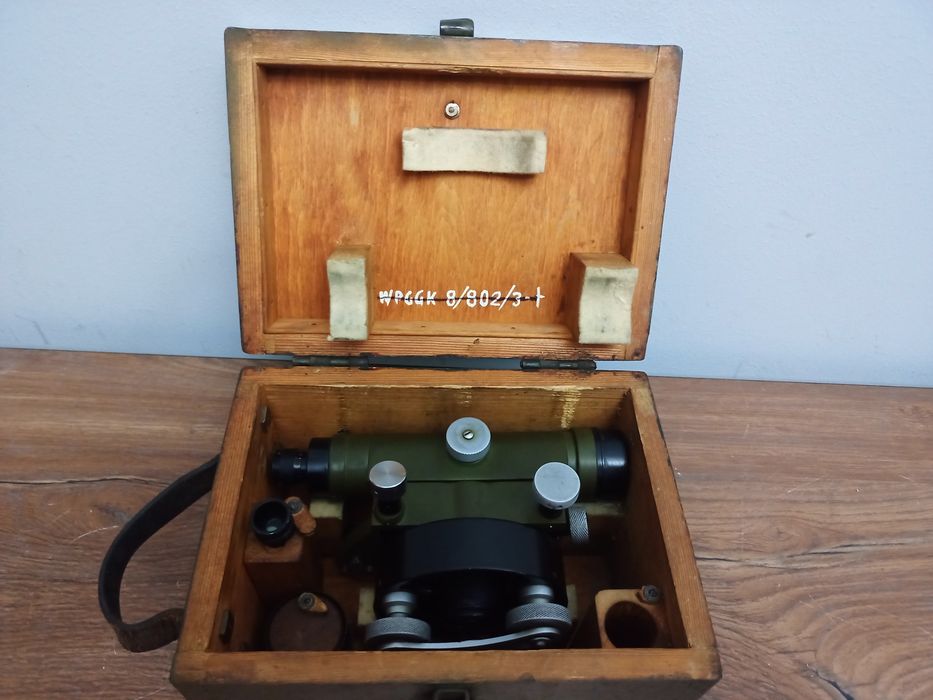 Niwelator pzo optyczny PRL NI 7