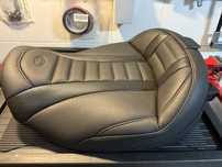 Banco Mustang para Harley Davidson Road Glide/ Street Glide