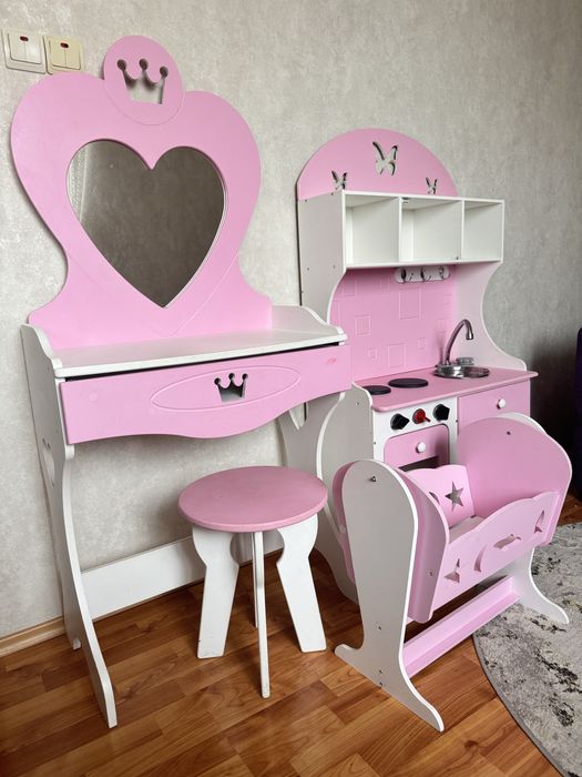 Меблі в дитячу кімнату, дитяча кухня, дитячий стіл