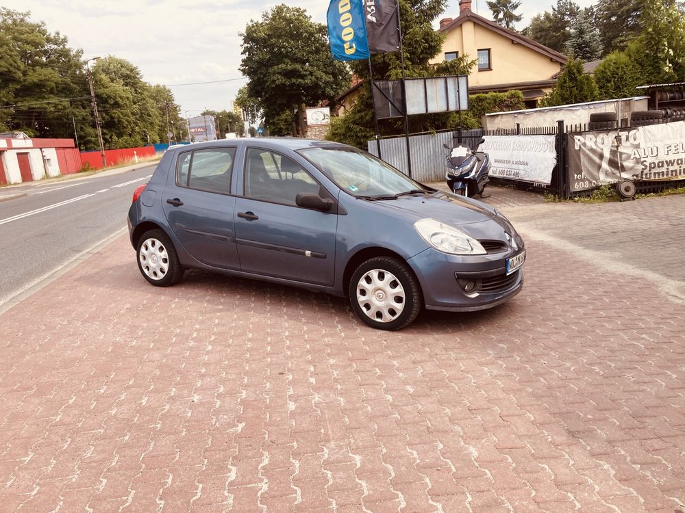 Sprzedam ładne clio rok 2006 poj 1.2 klima przeb 151 tys