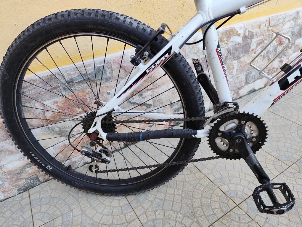 Bicicleta marca Quer