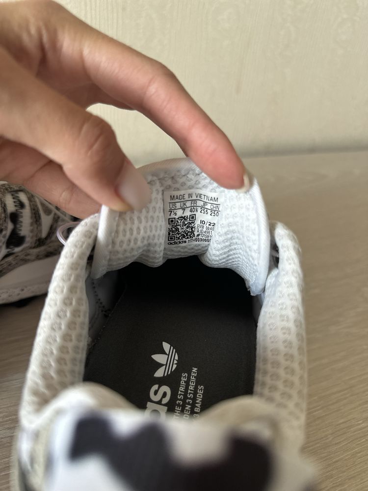 Оригінальні кросівки adidas huperturf 40,5