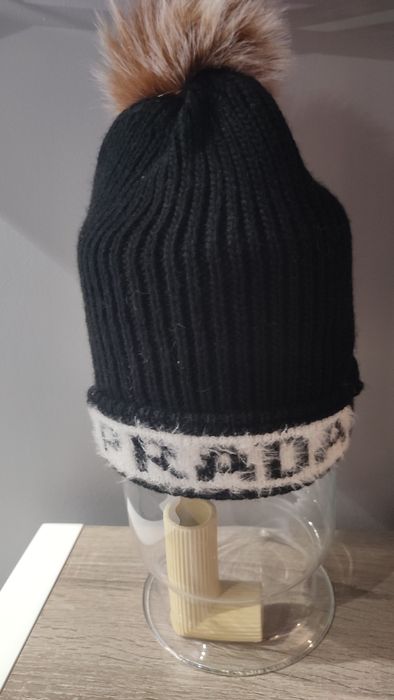 czapka zimowa pr ada damska z pomponem