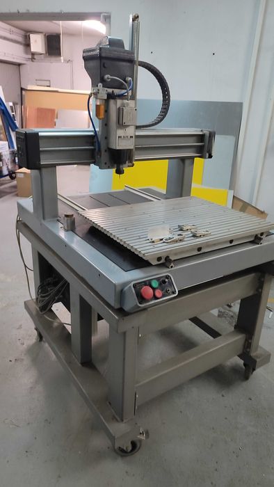 Frezarka CNC Kimla  (obszar roboczy 700 x 700 mm, sztywna rama)