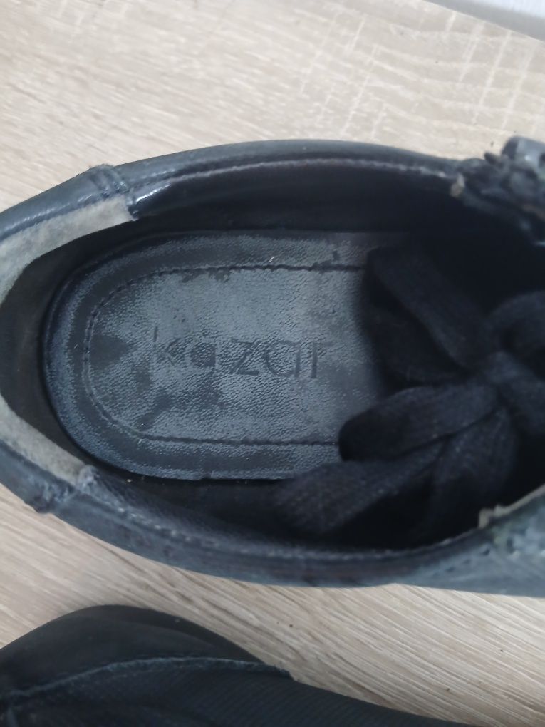 Eleganckie półbuty że skóry firmy Kazar r42