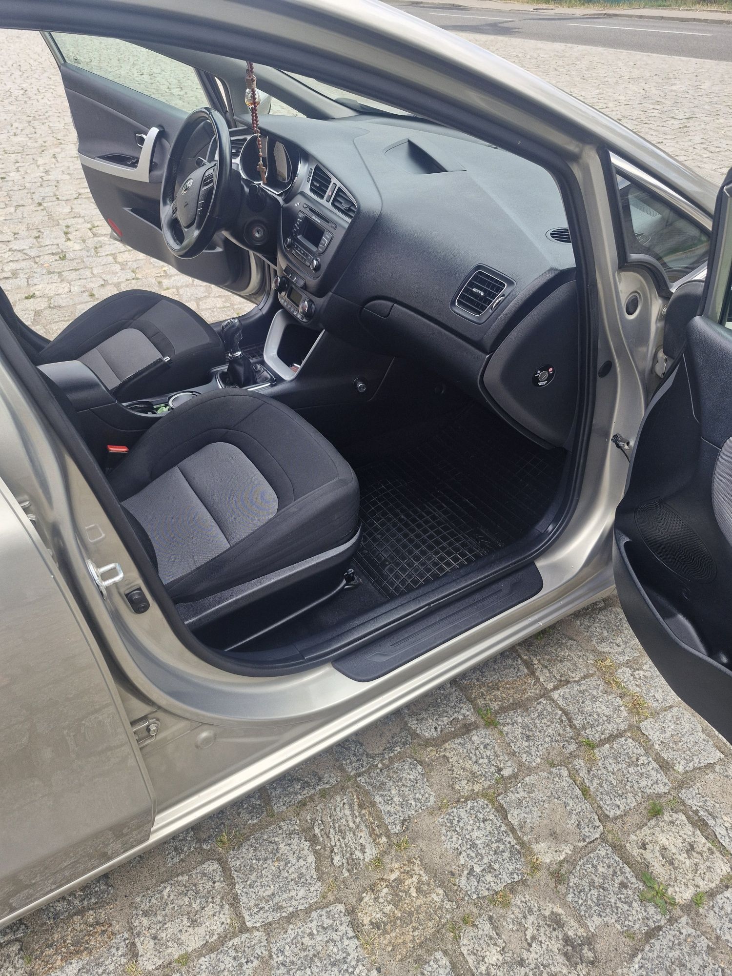 KIA CEE'D 1.6 ..