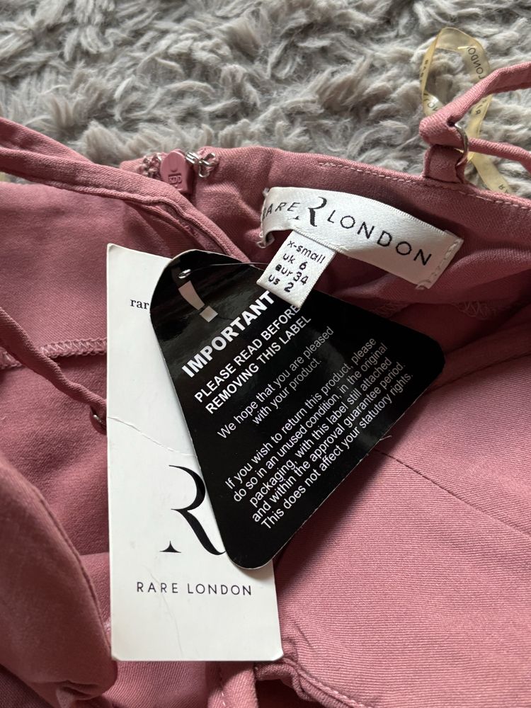 Sukienka gorsetowa Rare London