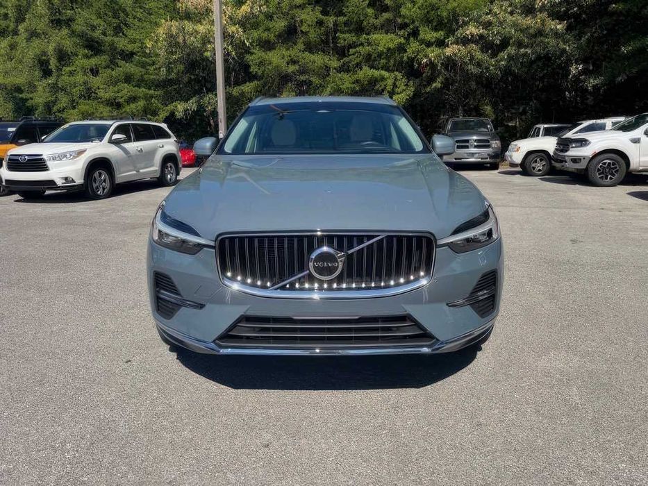 Volvo XC60 B5      2023