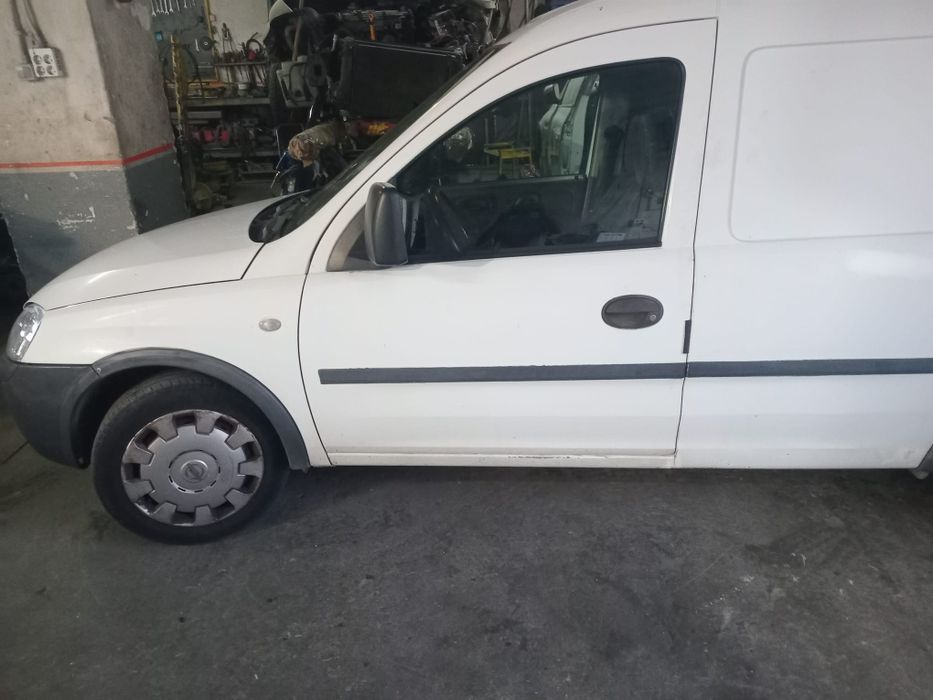 Opel combo frente completa