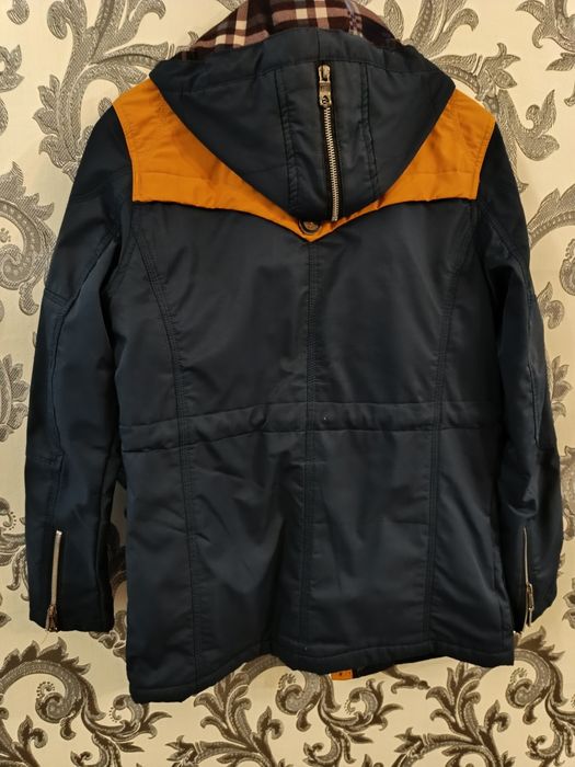 Куртка демисезонна.