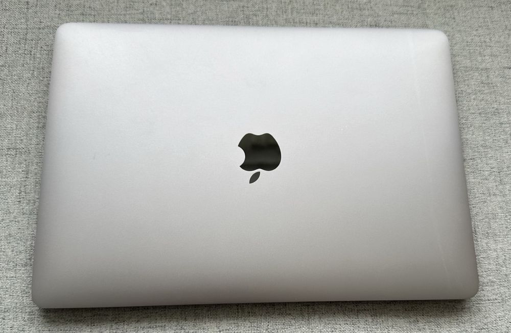 Apple macbook PRO A2159  uszkodzony - caly zestaw pudelko ladowarka